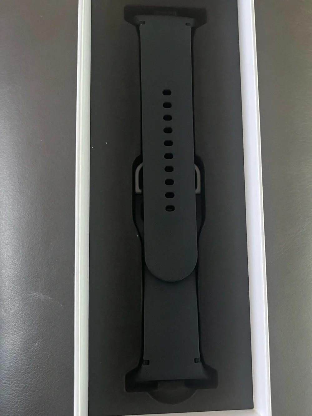NIB Samsung Dark Gray Round Smartwatch with Silicone Band